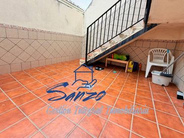 Casa amb balcó en venda a Zona de la Vega