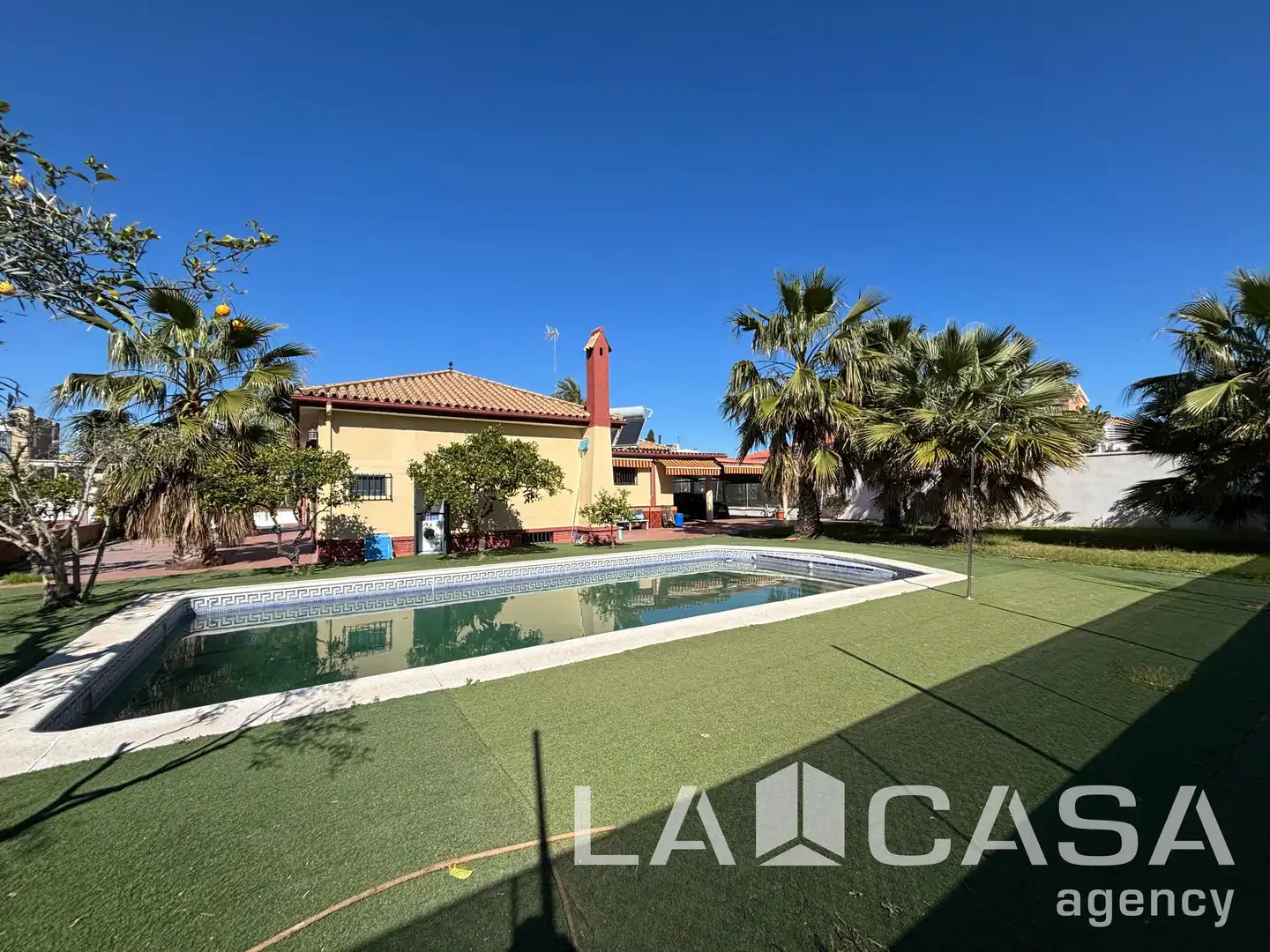 Exterior view of Houses for sale in Montequinto  with Terrace and Swimming Pool