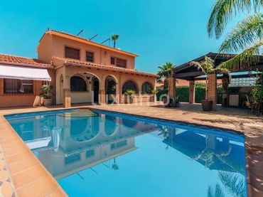 Villa mit Pool zum Verkauf in Coloma