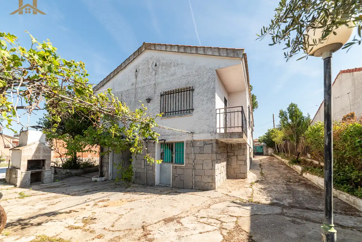 Exterior view of Houses for sale in Casarrubios del Monte  with Private garden, Terrace and Swimming Pool