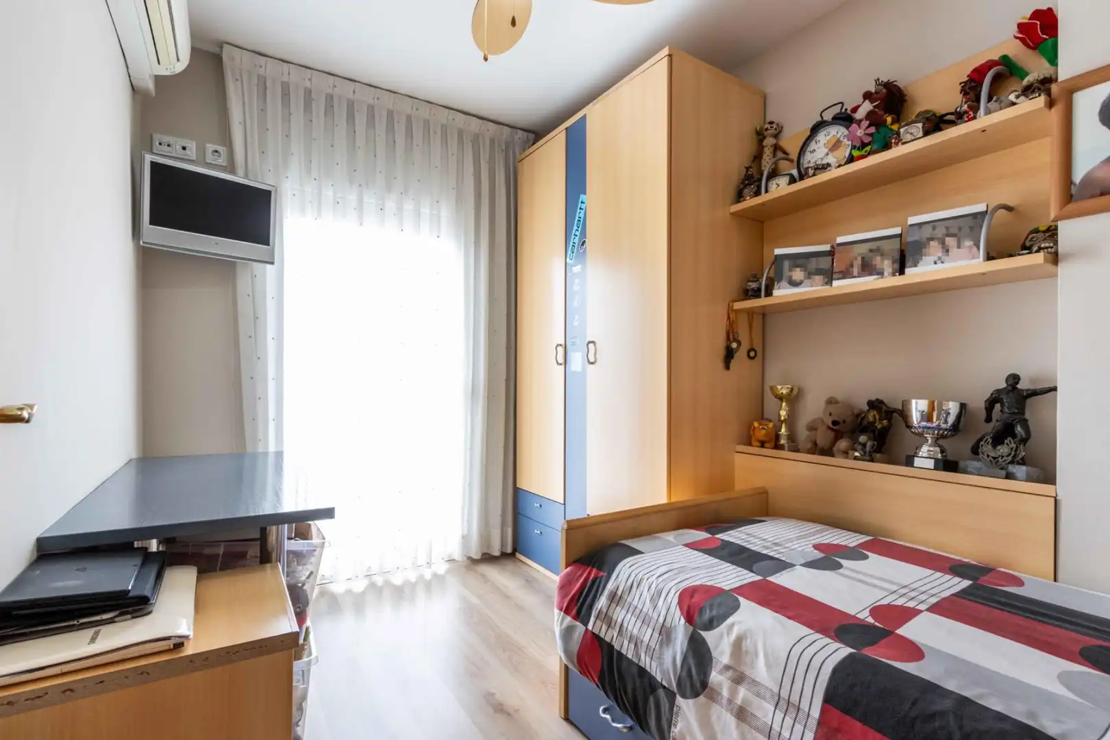 Dormitori de Casa adosada en venda en Castellar del Vallès amb Aire condicionat, Calefacció i Jardí privat