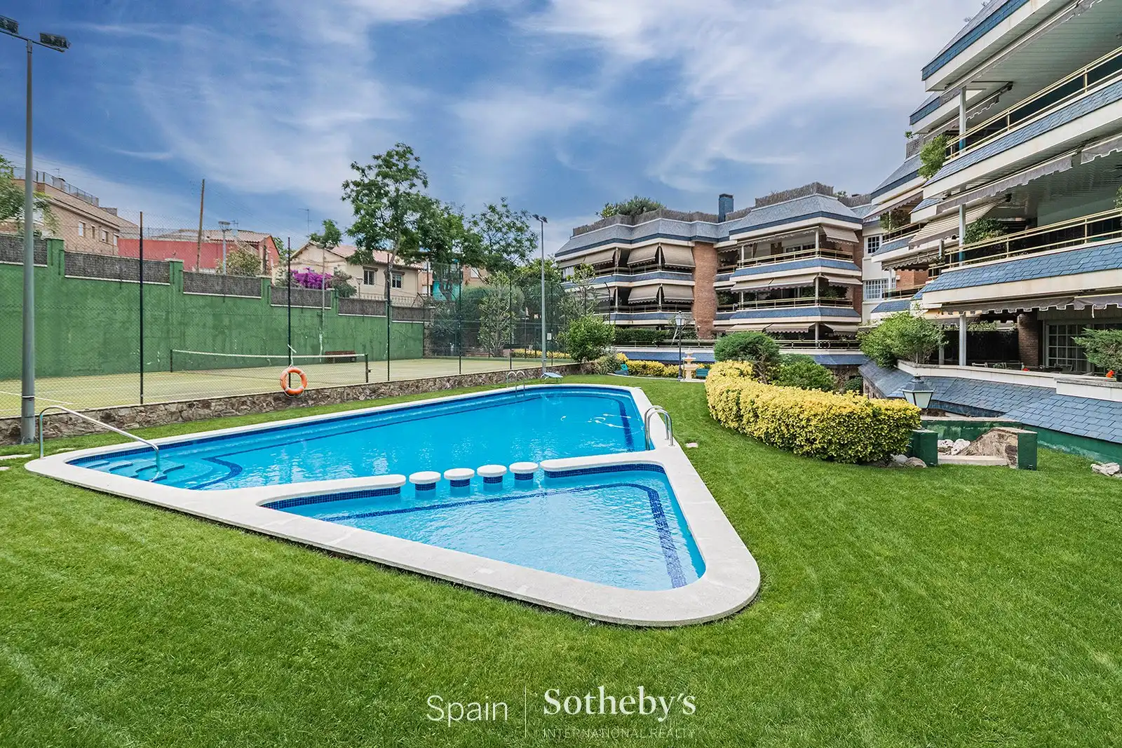Piscina de Apartamento en venta en Barcelona con Aire acondicionado, Calefacción y Terraza