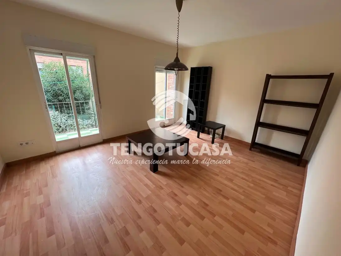 Sala d'estar de Pis en venda en Madrid amb Calefacció, Parquet i Terrassa