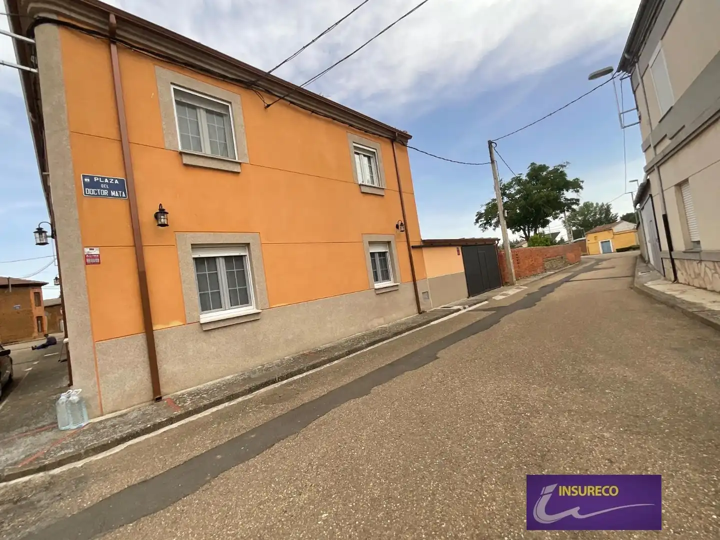 Vista exterior de Casa o xalet en venda en Bustillo del Páramo amb Calefacció, Jardí privat i Parquet