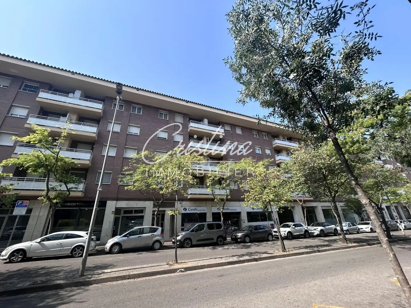 Außenansicht von Wohnungen zum Verkauf in Girona mit Heizung, Terrasse und Alarm