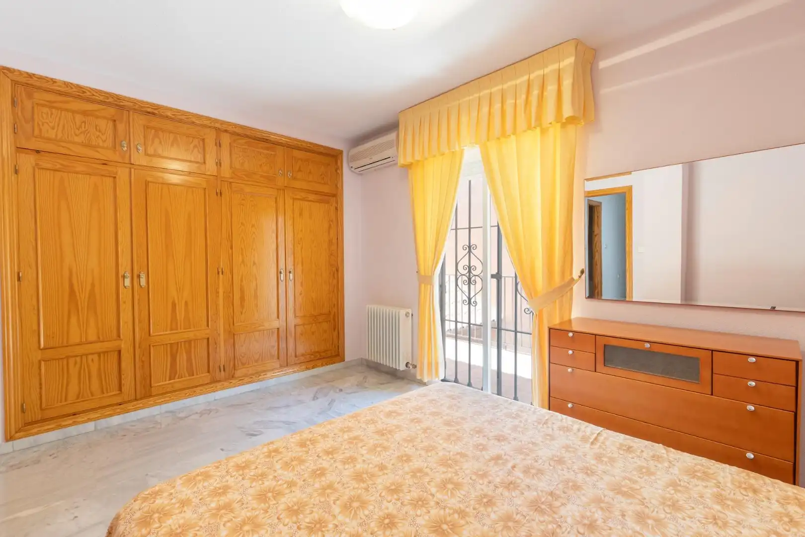 Habitación de Casa o chalet en venta en Granada con Aire acondicionado, Calefacción y Terraza