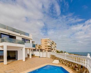Vista exterior de Casa o xalet en venda en Torrevieja amb Aire condicionat, Calefacció i Terrassa