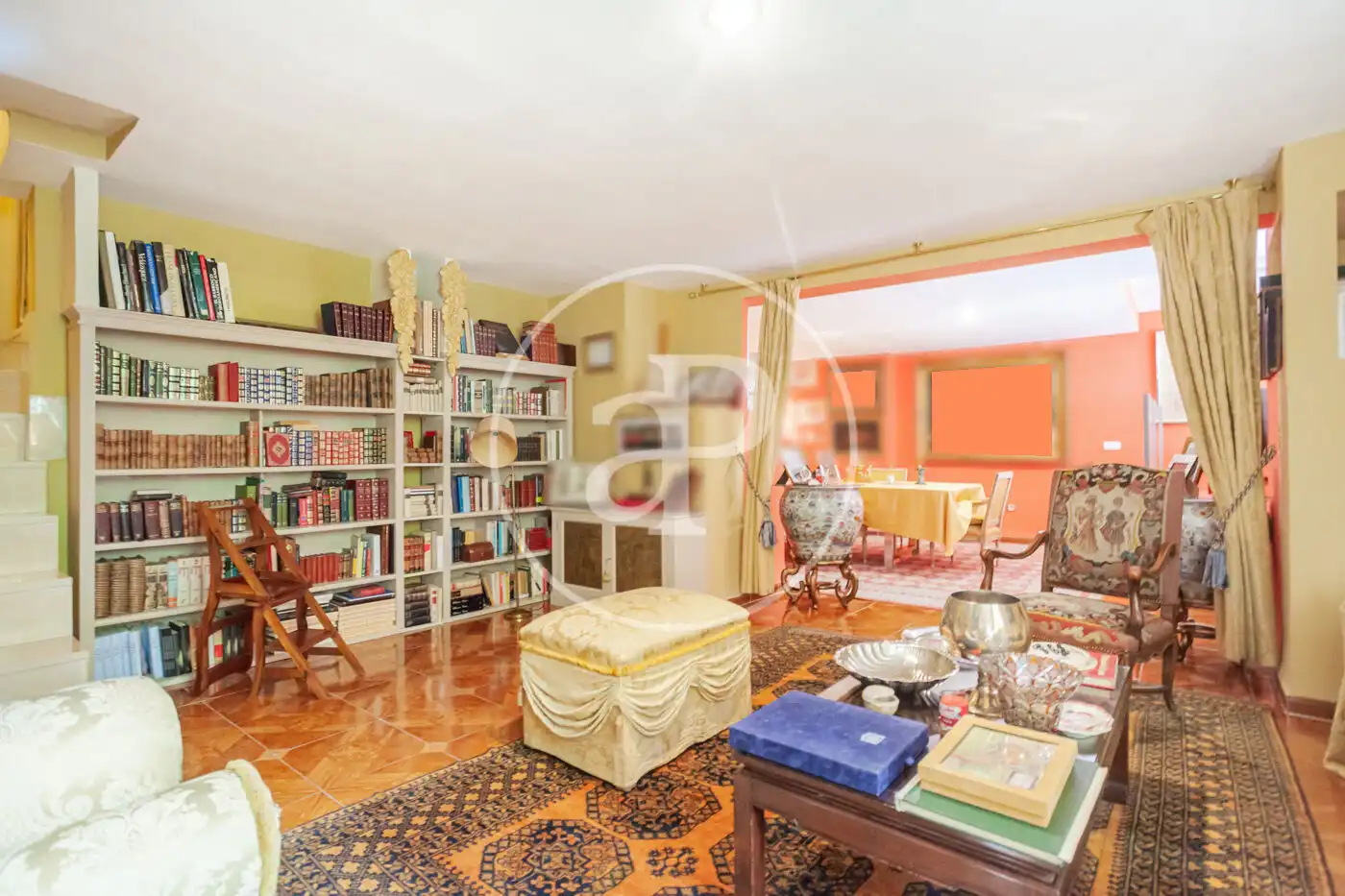 Sala d'estar de Casa adosada en venda en Madrid amb Aire condicionat, Calefacció i Jardí privat