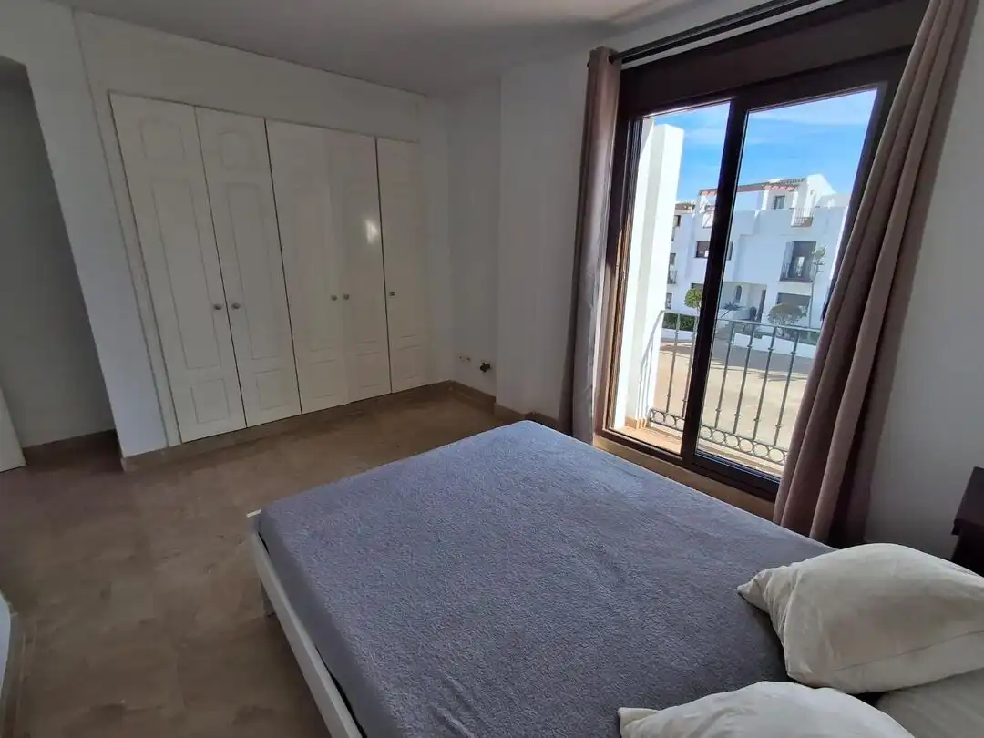 Dormitori de Casa adosada de lloguer en La Alcaidesa amb Aire condicionat, Calefacció i Jardí privat