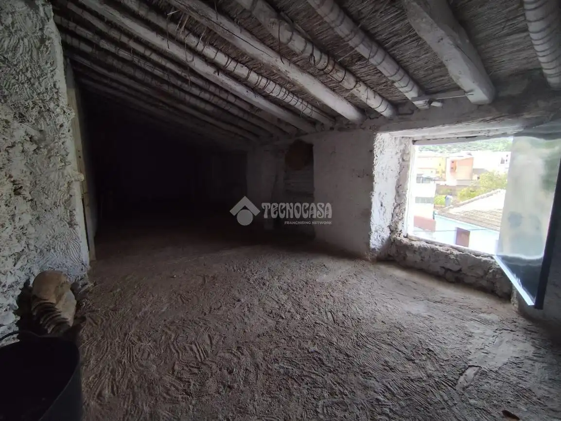 Casa adosada en venda a Valdepeñas de Jaén