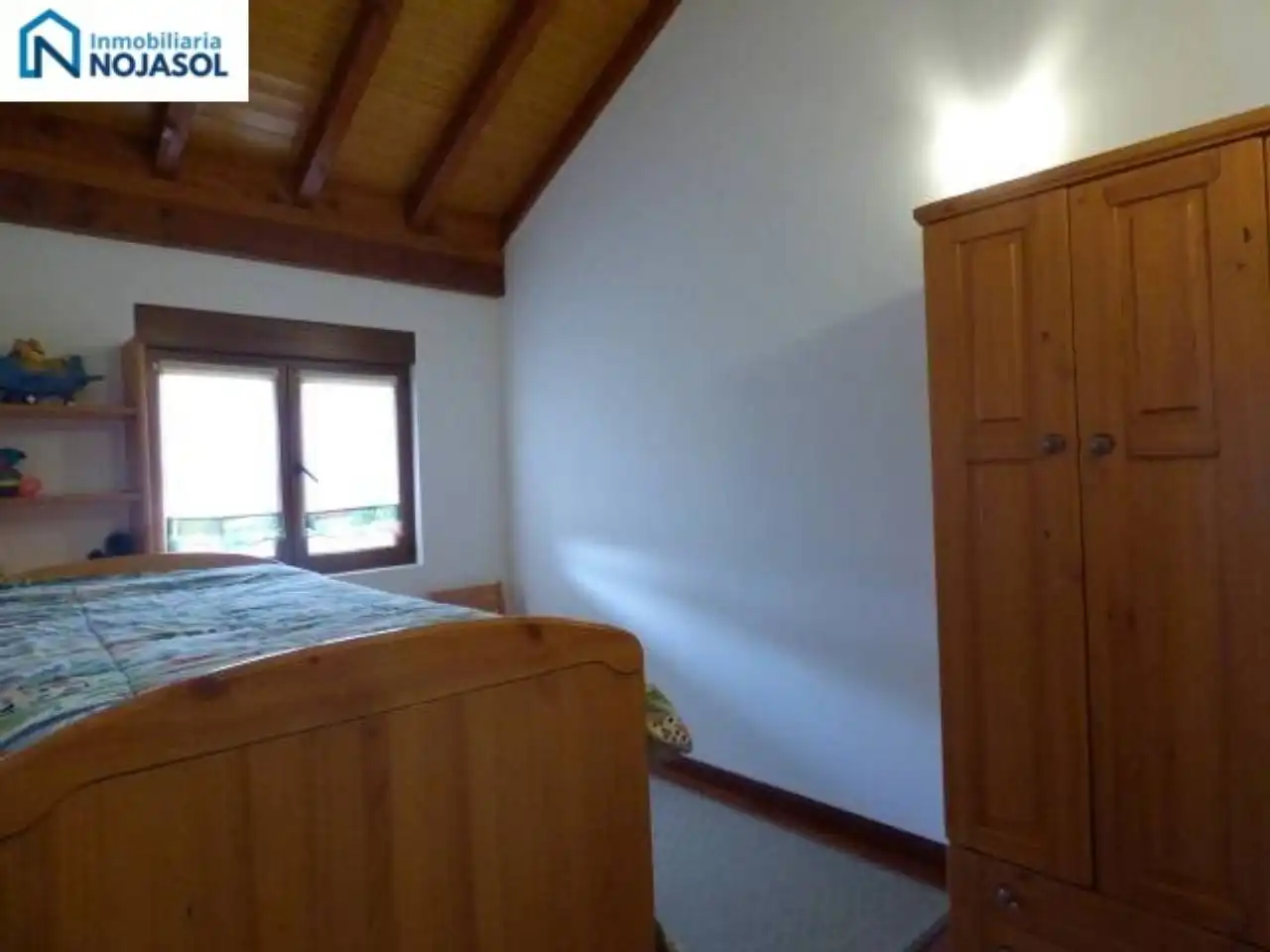 Schlafzimmer von Einfamilien-Reihenhaus zum Verkauf in Bareyo mit Heizung, Terrasse und Möbliert