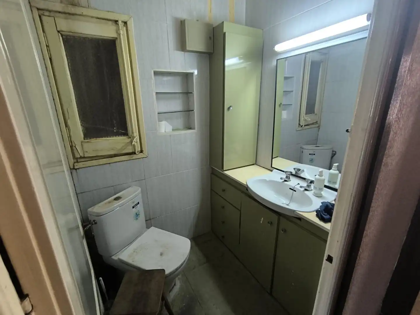 Bathroom of Buildings for sale in Manresa