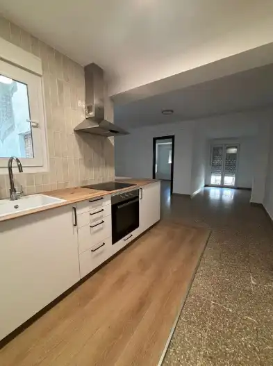 Kitchen of Flat for rent in Burjassot  with Oven, Washing machine and Balcony