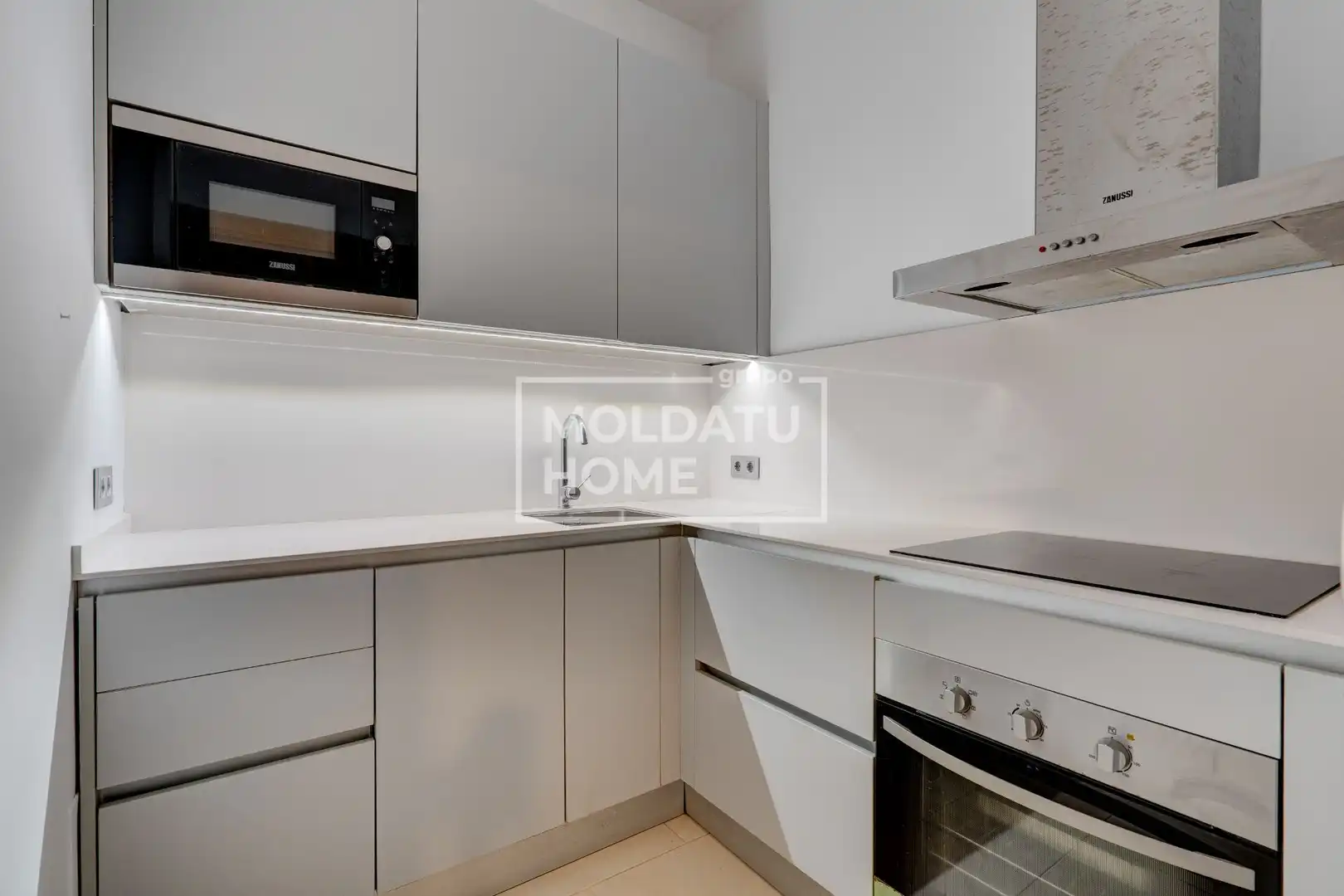 Cuina de Dúplex en venda en Donostia - San Sebastián  amb Calefacció i Terrassa
