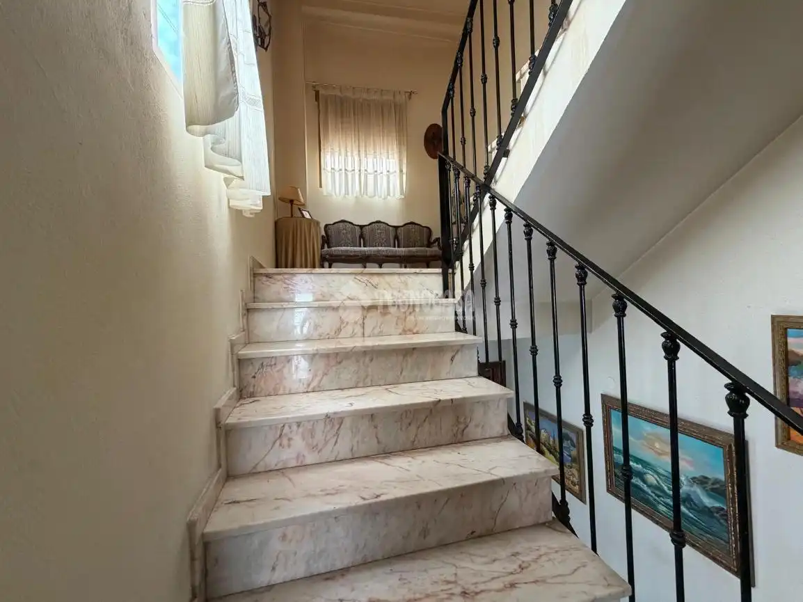 Einfamilien-Reihenhaus zum Verkauf in Torredonjimeno mit Klimaanlage und Balkon