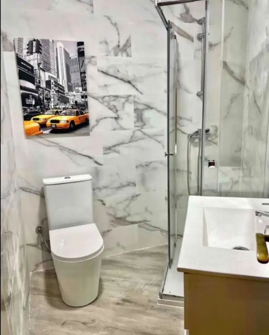 Bathroom of Flat for share in Requena  with Air Conditioner, Heating and Furnished