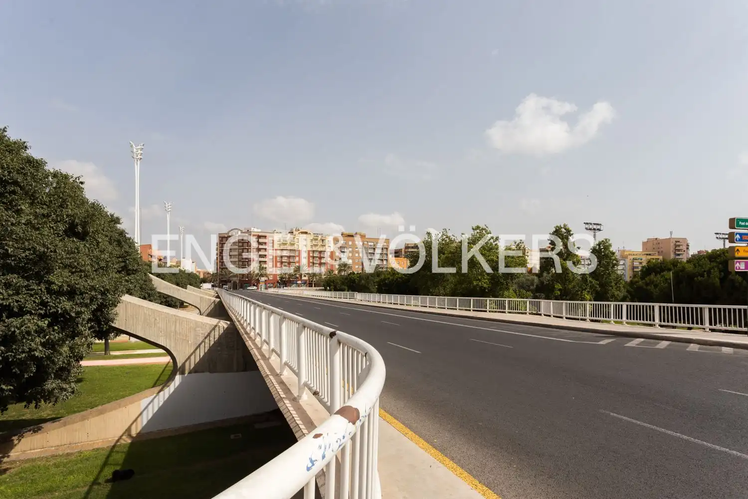 Exterior view of Flat for sale in Valencia  with Air Conditioner and Heating