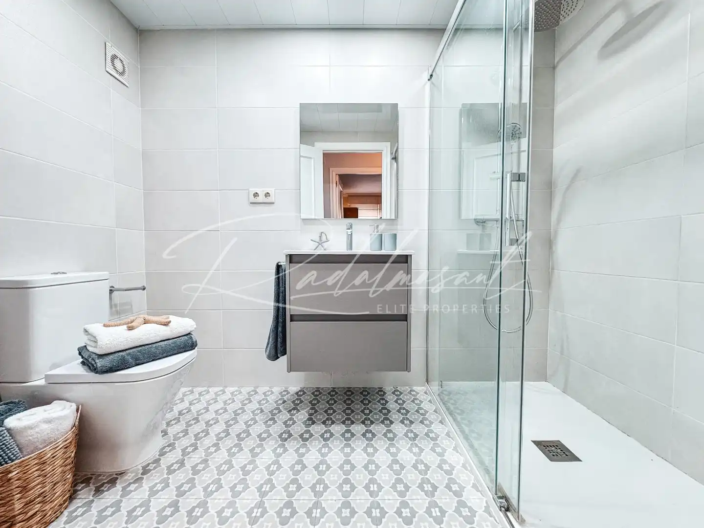 Badezimmer von Wohnung zum Verkauf in Tarragona mit Klimaanlage, Heizung und Terrasse