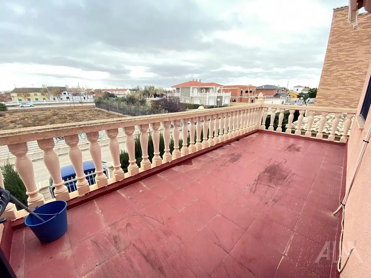 Terrassa de Casa o xalet en venda en Manzanares amb Aire condicionat, Calefacció i Jardí privat