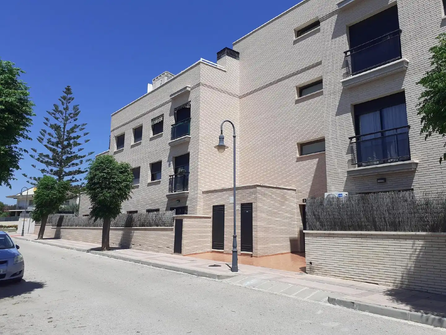 Vista exterior de Garaje en venta en Roda de Berà
