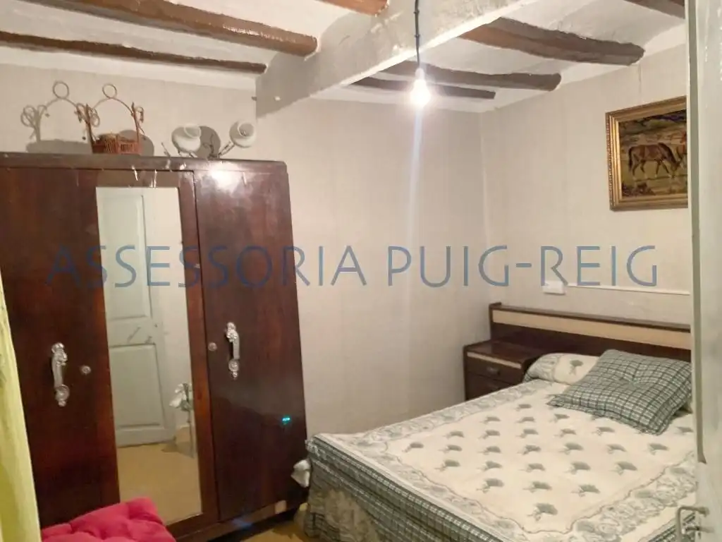 Dormitori de Casa adosada en venda en La Pobla de Lillet amb Moblat i Balcó