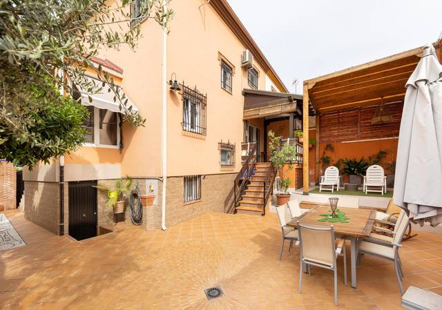 Casa adosada en Venta en Jun