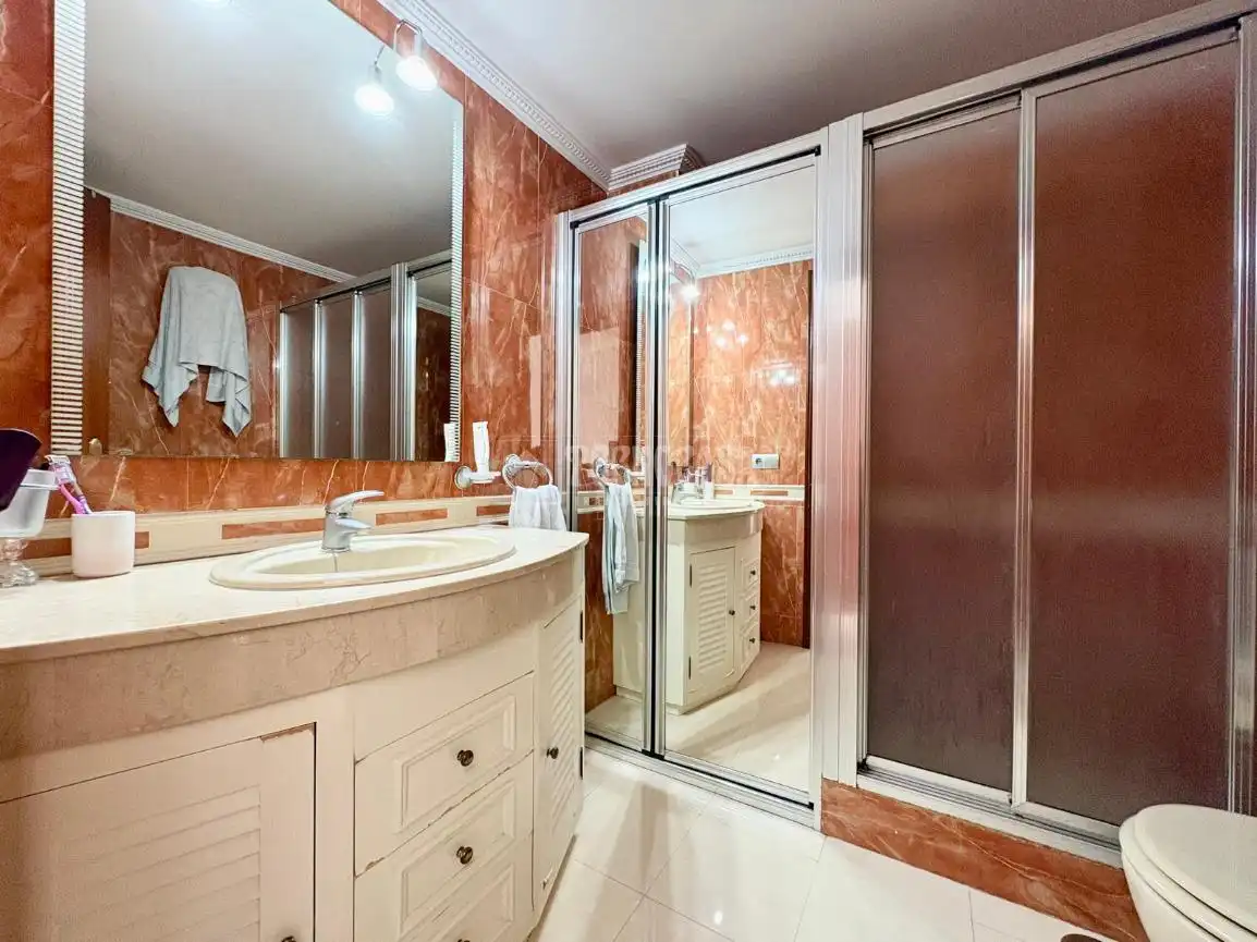Baño de Piso en venta en Sevilla con Aire acondicionado, Calefacción y Terraza