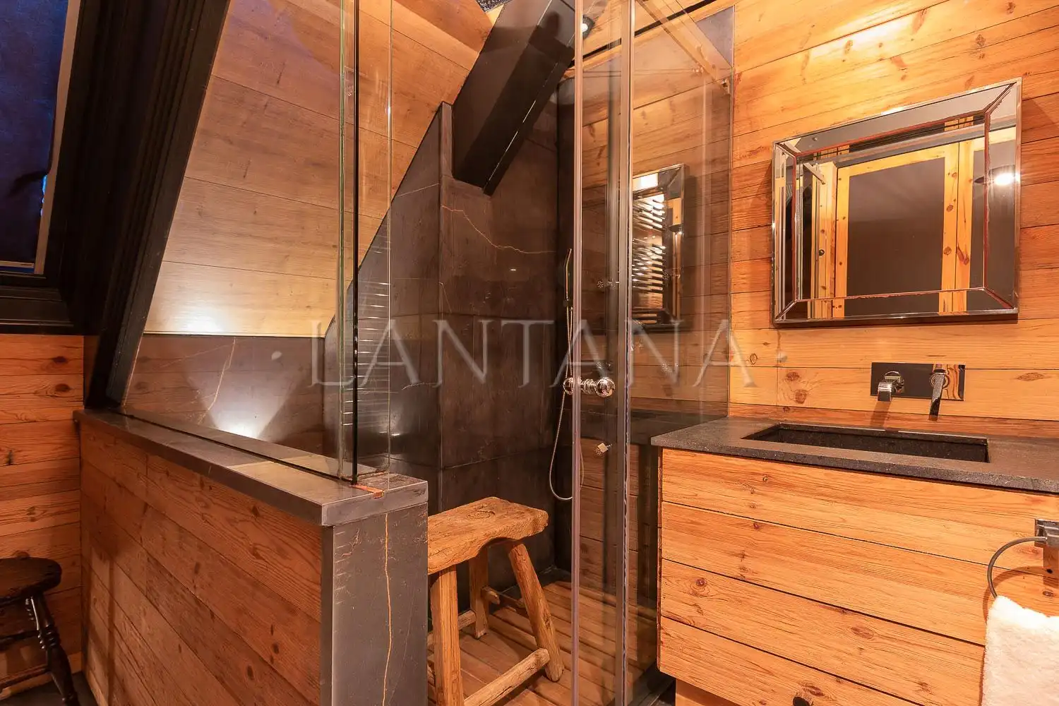 Baño de Casa adosada en venta en Naut Aran con Calefacción, Parquet y Trastero