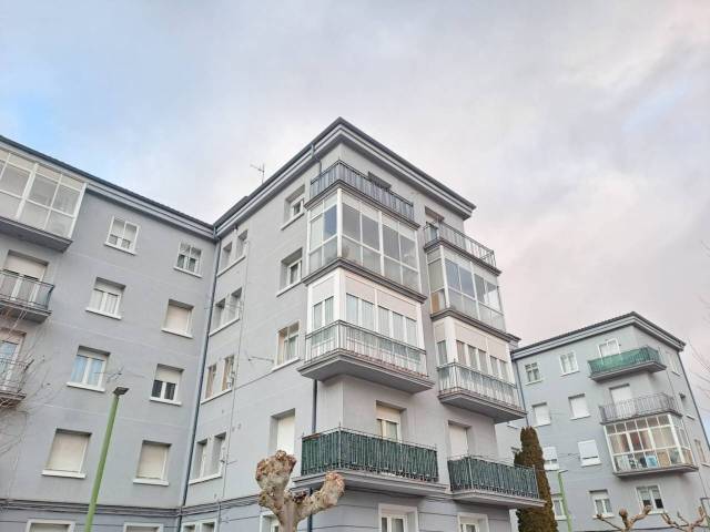 Piso en Alquiler en Barriada Militar 2 de Mayo - Capiscol