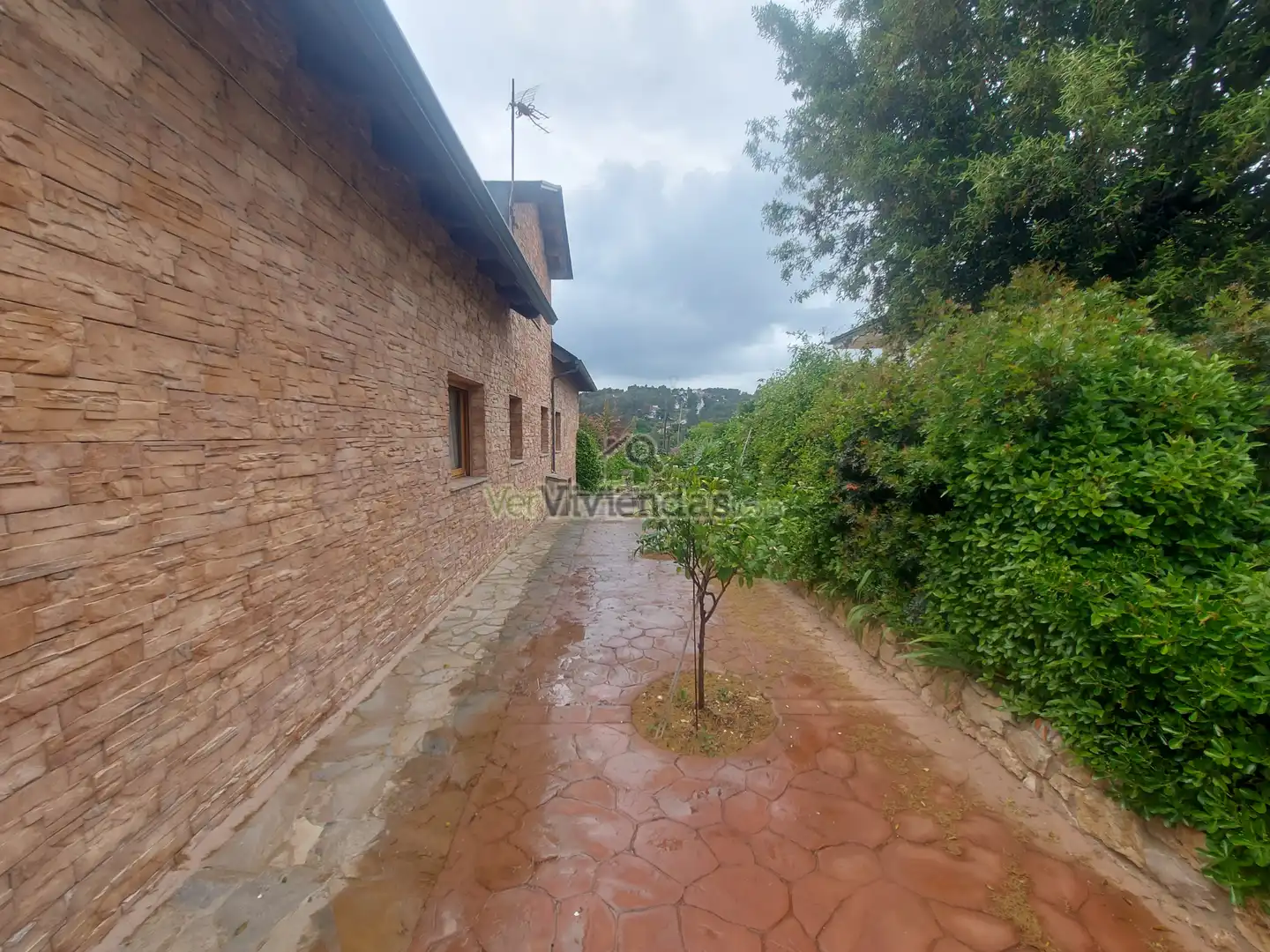 Vista exterior de Casa o xalet en venda en Vallirana amb Aire condicionat, Calefacció i Jardí privat