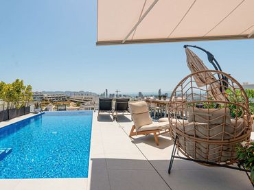 Chalet con piscina en venta en Golf Bahía