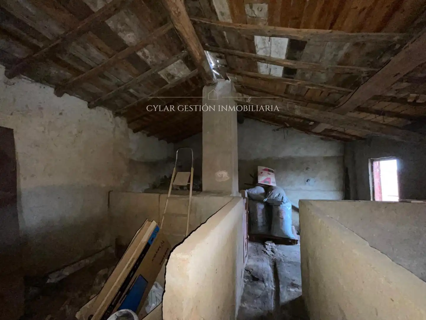 Casa o xalet en venda en San Pedro de Rozados amb Calefacció, Traster i Moblat