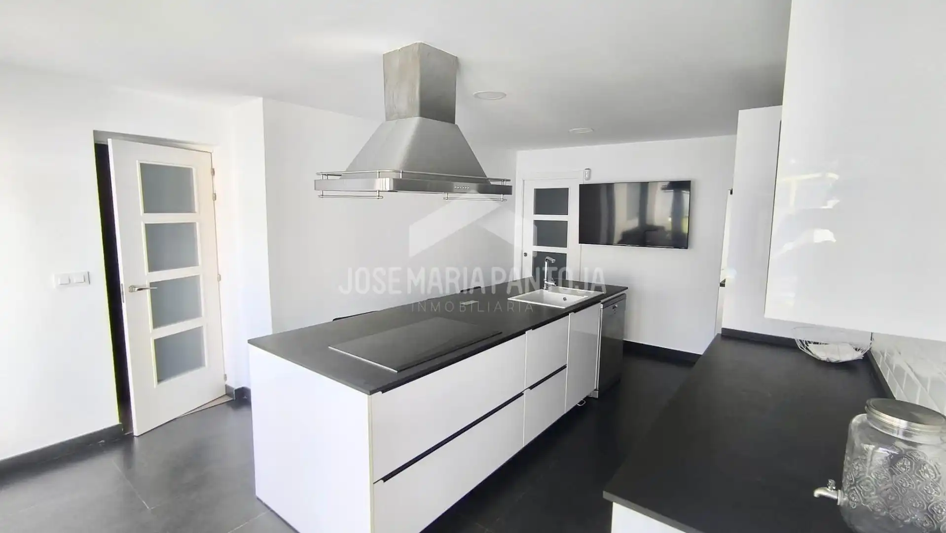 Cocina de Casa adosada en venta en Jerez de la Frontera con Aire acondicionado, Calefacción y Jardín privado