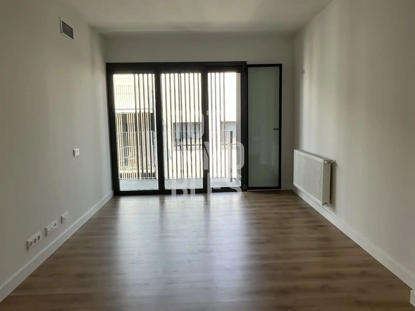 Schlafzimmer von Wohnung zur Miete in Girona mit Klimaanlage, Heizung und Schwimmbad