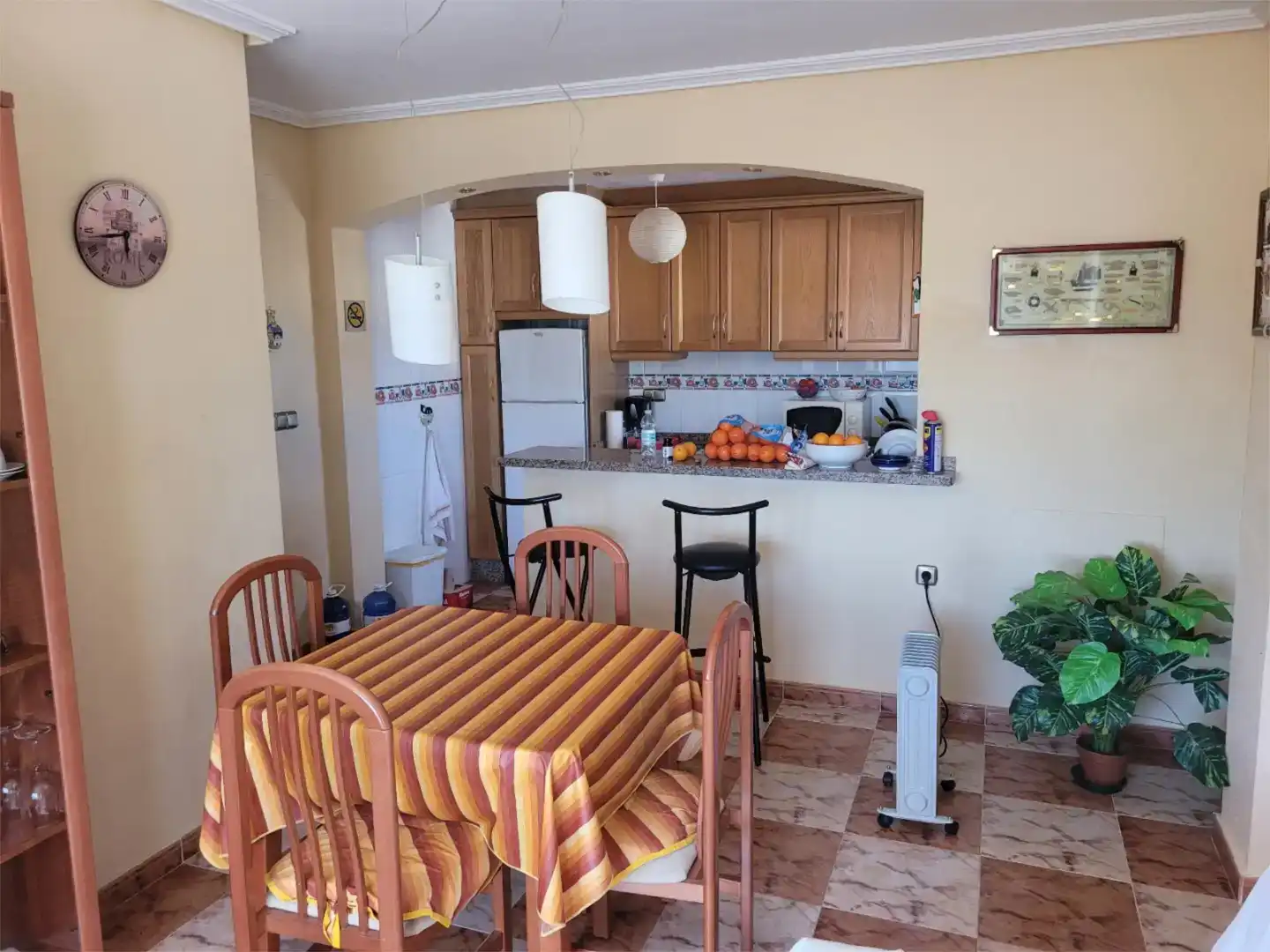 Cuina de Casa adosada en venda en Orihuela amb Jardí privat, Traster i Moblat