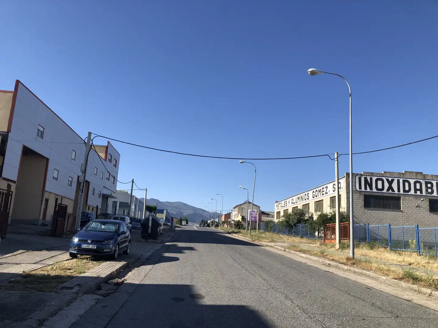 Außenansicht von Fabrikhallen zur Miete in Segovia