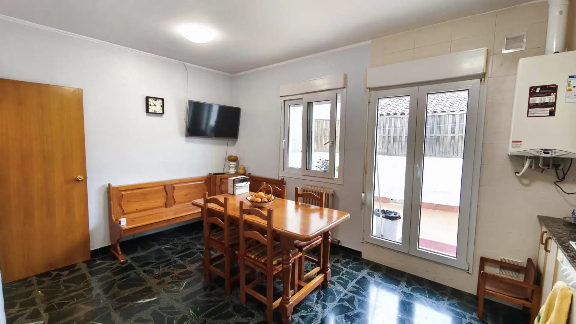 Comedor de Casa adosada en venta en Cerdanyola del Vallès con Calefacción, Terraza y Balcón