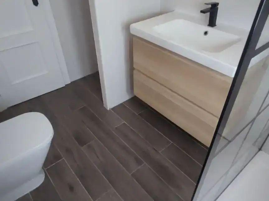 Bathroom of Flat for sale in Almensilla  with Air Conditioner, Private garden and Storage room
