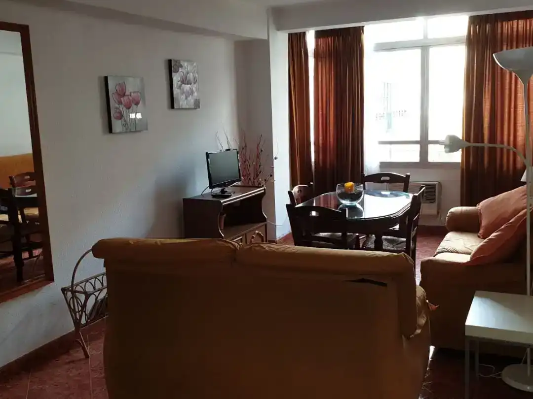 Wohnzimmer von Wohnung zur Miete in  Sevilla Capital mit Klimaanlage und Balkon