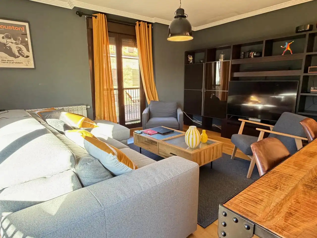 Sala de estar de Dúplex en venta en Sevilla la Nueva con Aire acondicionado, Calefacción y Trastero