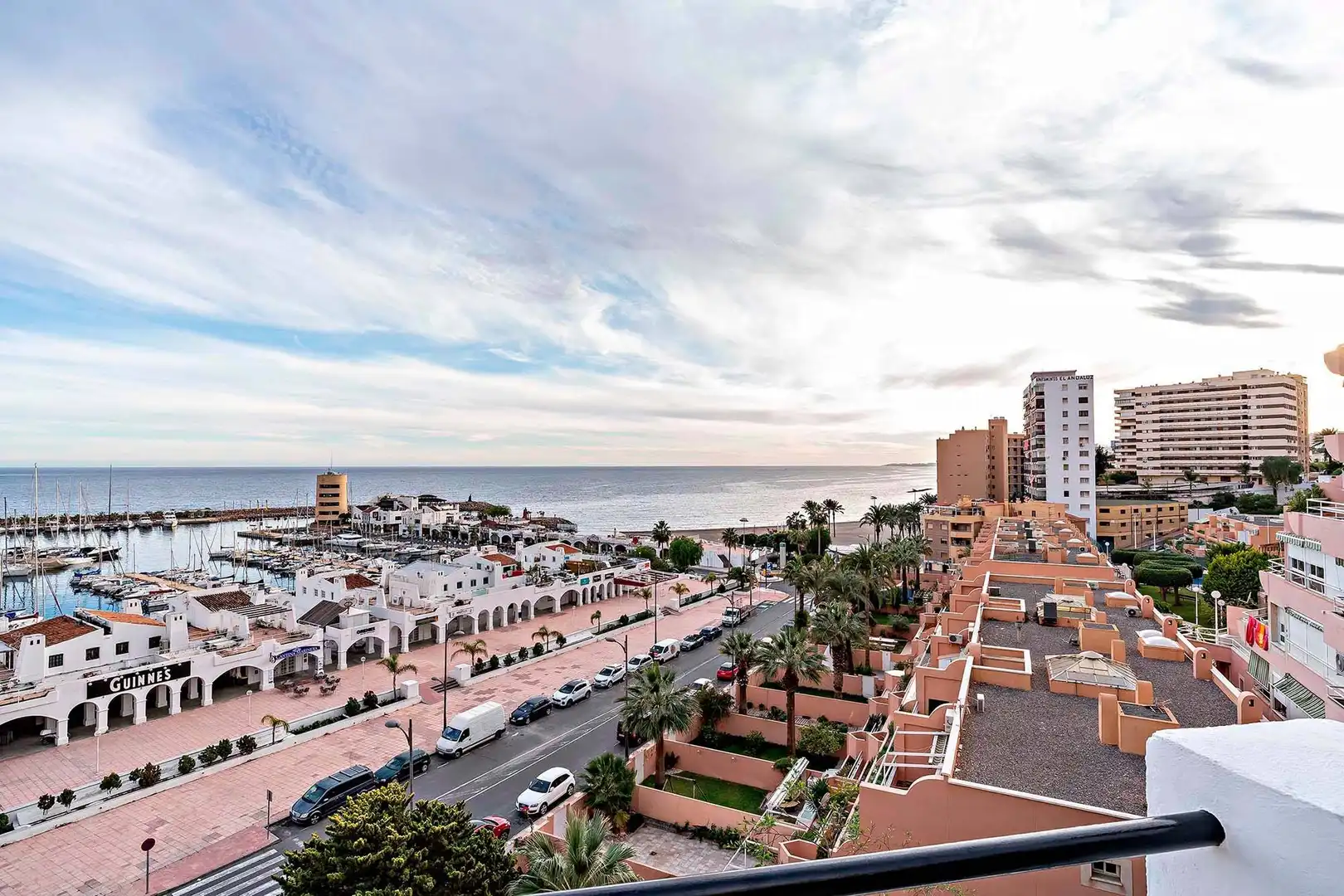 Vista exterior de Casa adosada en venda en Roquetas de Mar amb Jardí privat, Terrassa i Traster