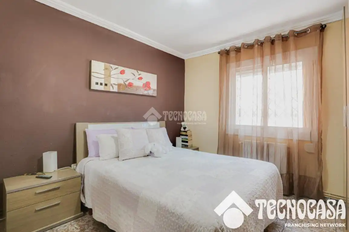 Bedroom of Flat for sale in Santa Coloma de Gramenet  with Air Conditioner, Heating and Balcony