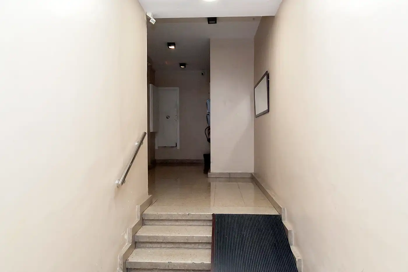 Wohnung zum Verkauf in Barcelona mit Klimaanlage, Heizung und Terrasse