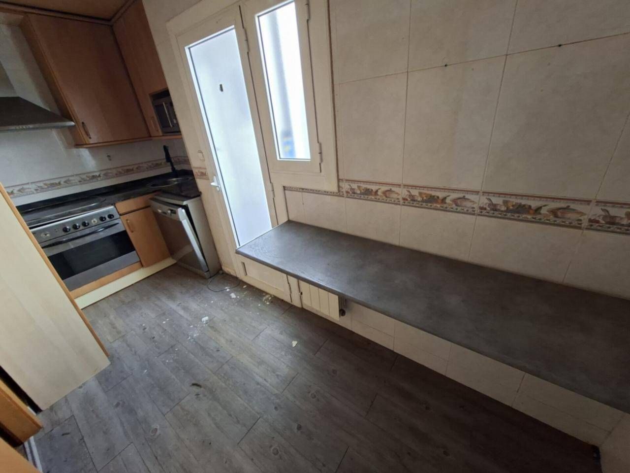 Cuina de Pis en venda en Ripollet amb Calefacció, Parquet i Balcó