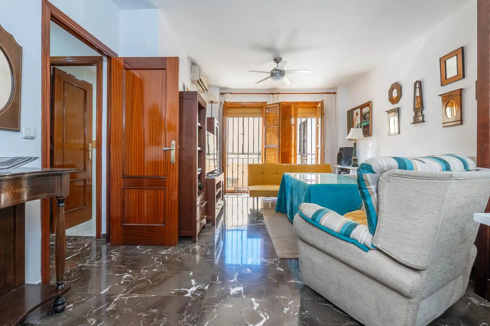 Living room of Flat for sale in Granada  with Heating and Furnished