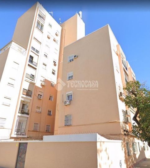 Foto 2 de Piso en venta en C. Malvaloca, Tiro de Línea, Sevilla Capital