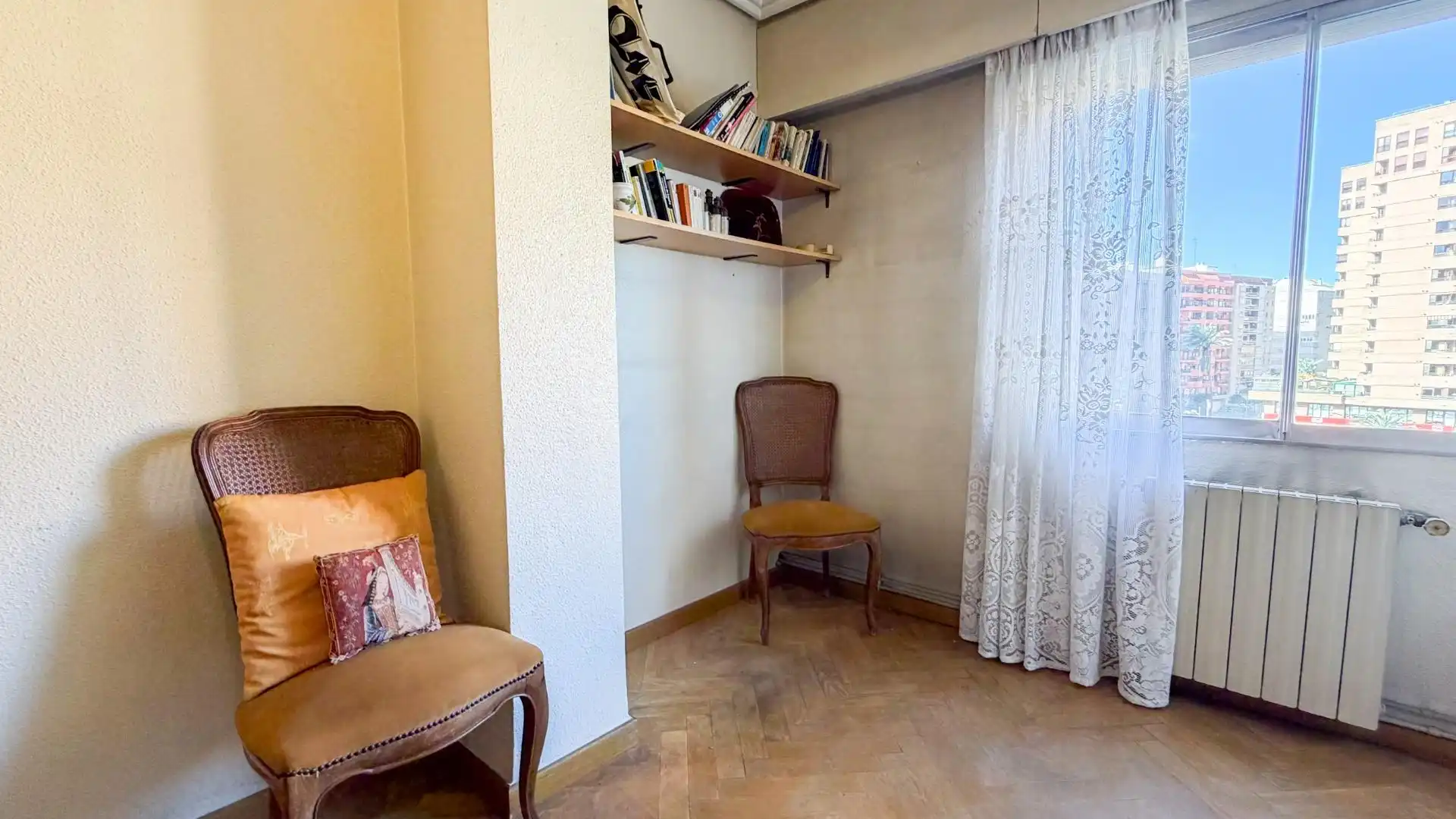 Schlafzimmer von Wohnung zum Verkauf in Valencia mit Klimaanlage, Heizung und Parkett