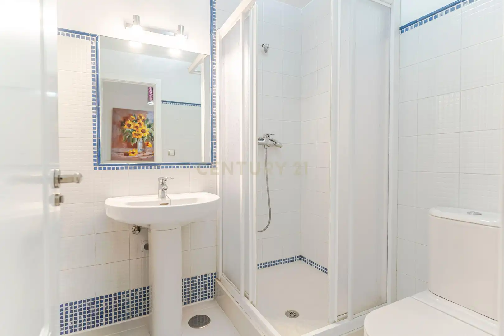 Badezimmer von Wohnung zum Verkauf in Manilva mit Privatgarten, Abstellraum und Gemeinschaftspool