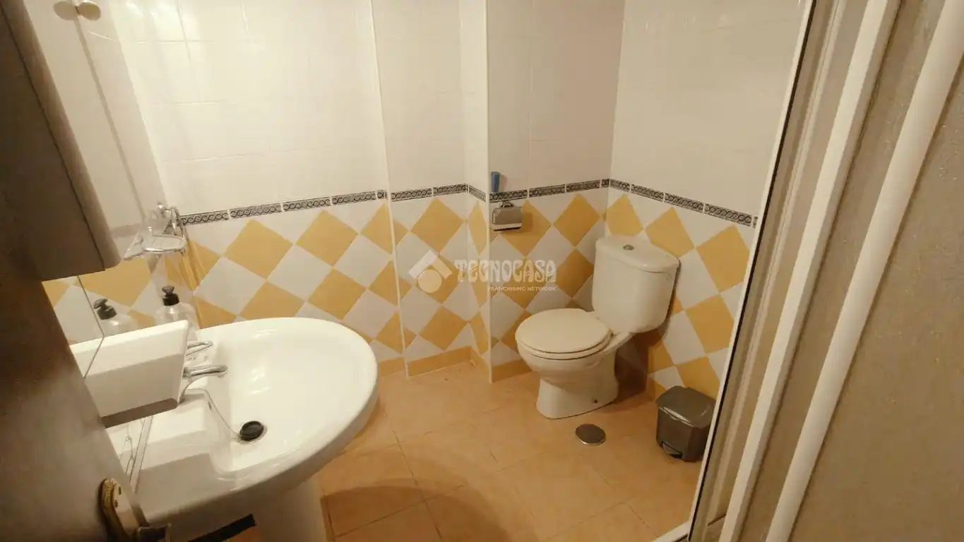 Badezimmer von Wohnung zum Verkauf in Cantillana mit Klimaanlage und Heizung