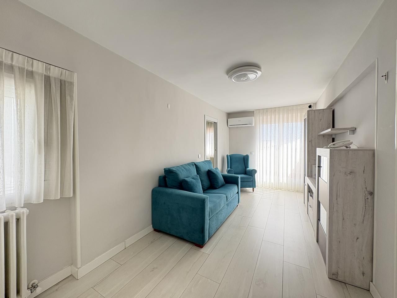 Sala d'estar de Àtic de lloguer en  Madrid Capital amb Aire condicionat i Calefacció